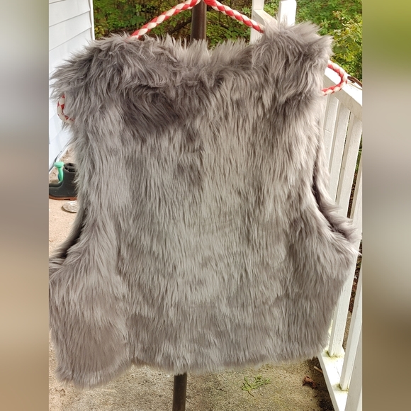 Iman Faux fur Vest SZ.L NWT Grey - Picture 2 of 4